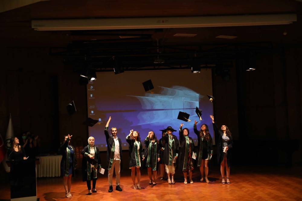 Çukurova Üniversitesi Eğitim Fakültesi 700 Öğretmen Adayını Daha Uğurladı