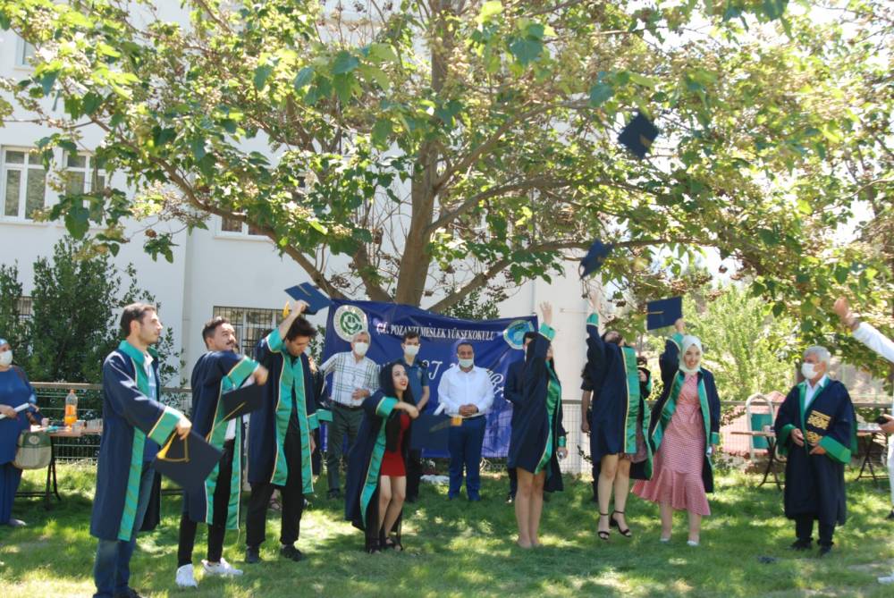 ÇÜ Pozantı MYO’ da Mezuniyet Sevinci…