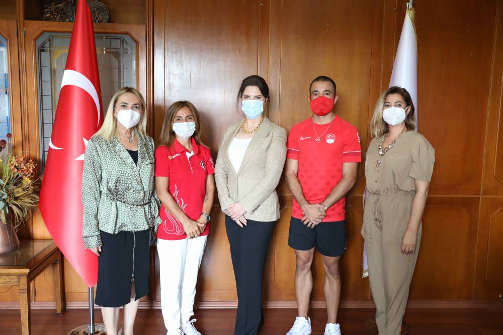 Çukurova Üniversiteli Şampiyon Rektör Prof. Dr. Tuncel’i Ziyaret Etti